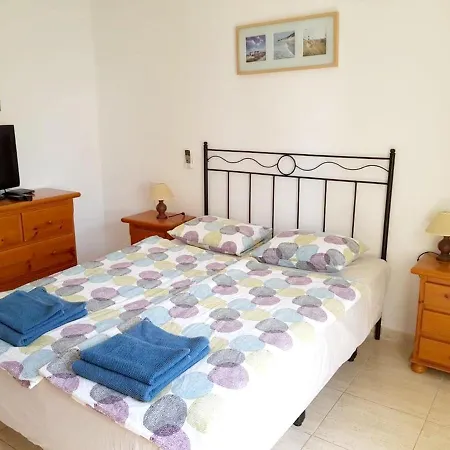 2 Bedrooms With Sea View Shared Pool And Enclosed Garden At Montana Roja Playa Blanca (Lanzarote)