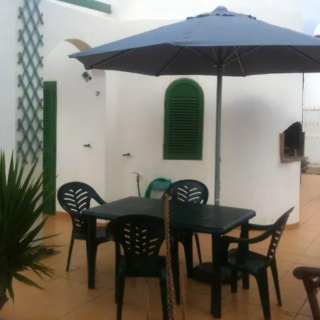 2 Bedrooms With Sea View Shared Pool And Enclosed Garden At Montana Roja Playa Blanca (Lanzarote)