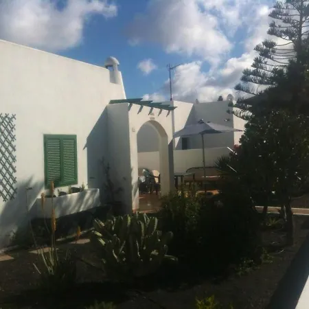 Apartment 2 Bedrooms With Sea View Shared Pool And Enclosed Garden At Montana Roja Playa Blanca (Lanzarote)